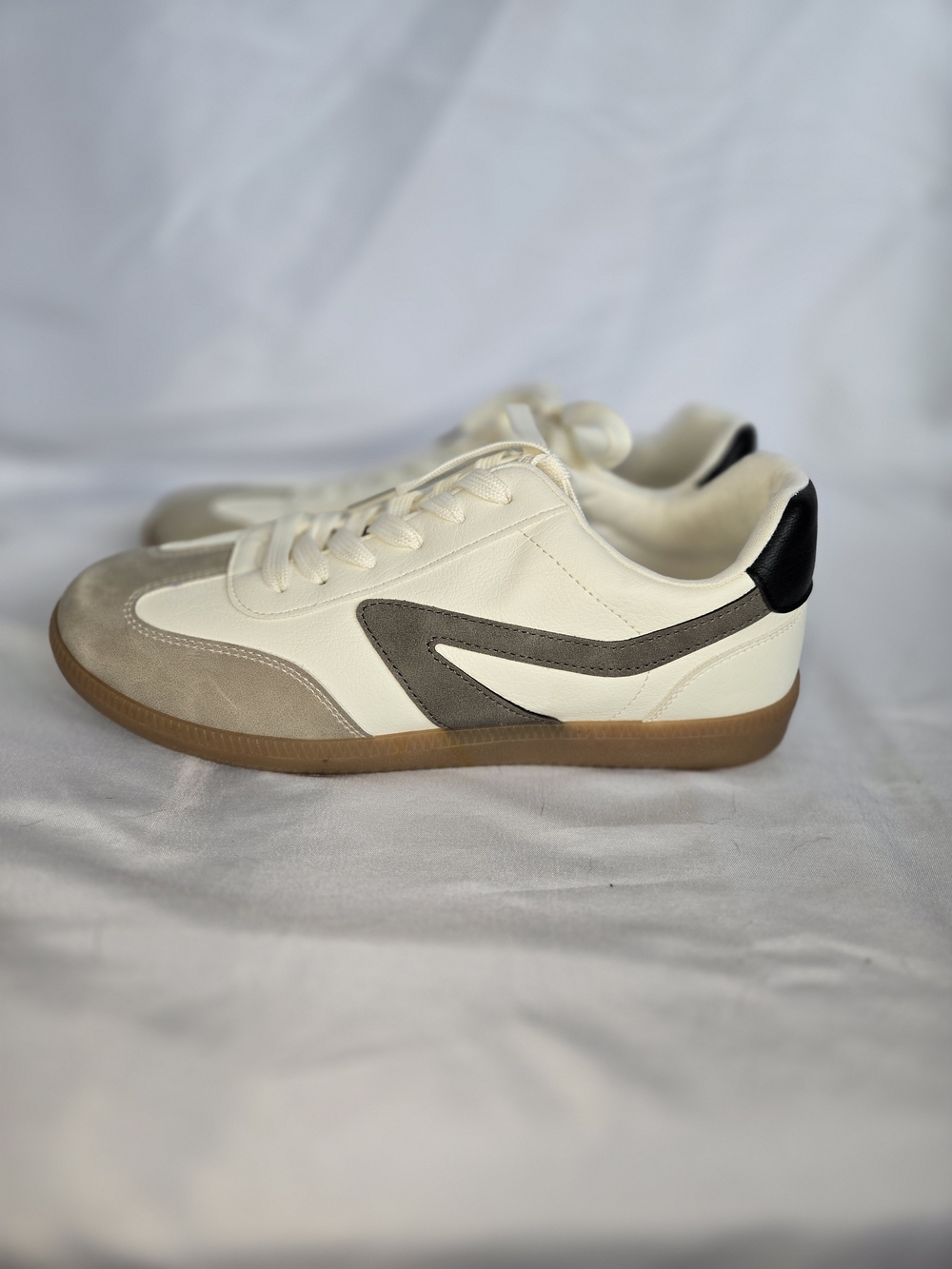 DV by Dolce Vita Voyage Sneakers Off White Suede Gum Sole Size 8.5 - Picture 5 of 8